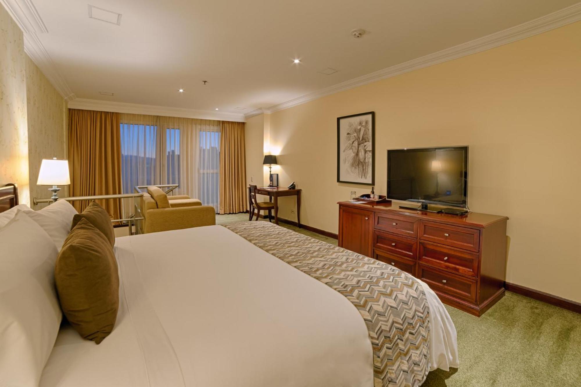 Casa Dann Carlton Hotel & Spa Bogotá Eksteriør billede A bedroom at the Fairmont